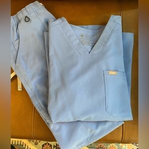 Figs size small scrubs, top and bottom. Cargo style bottoms